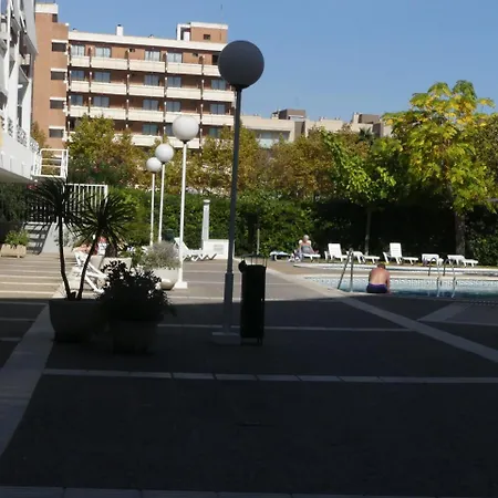 Zeus Royal Apartamento